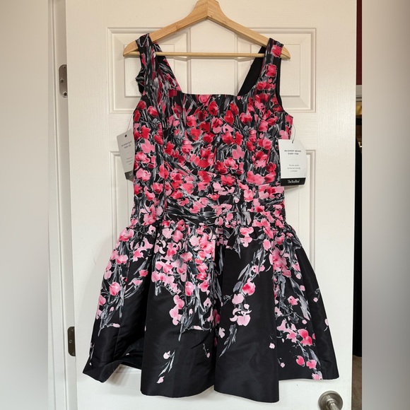 Red Valentino Sleeveless Mini Dress - Picture 2 of 4
